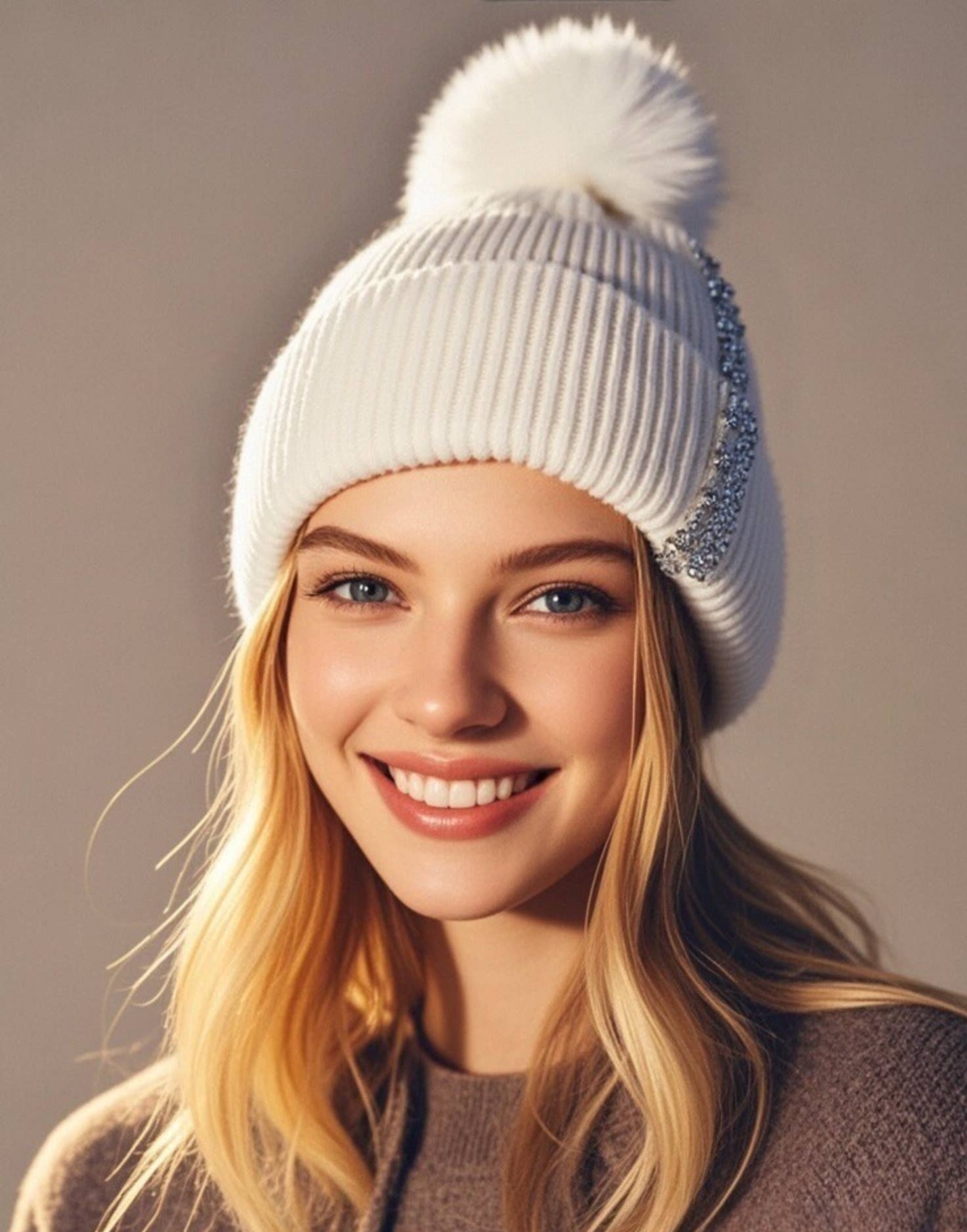 JC Sunny Fashion - Venta al por mayor Gorro de lana - Mujer - Gorro de Punto Adornado con Borla6