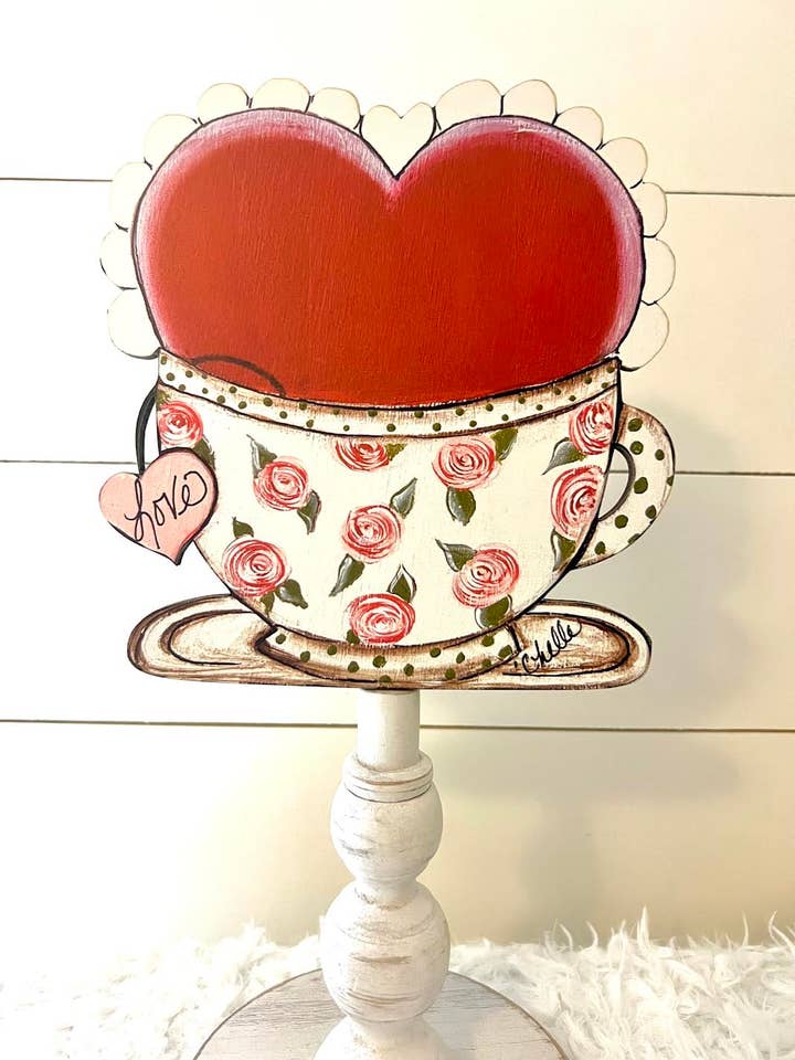 Dessus saisonniers et quotidiens : Cœur dans une tasse de thé pour la vente par The Happy Butterfly