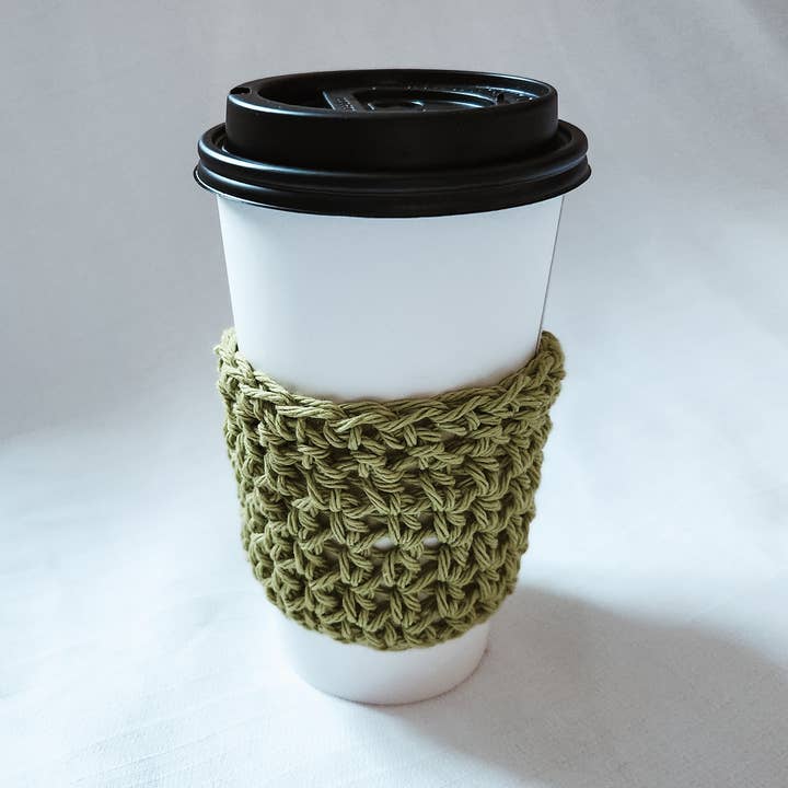 Petal and Pine - Vente Housses de boisson - Manchon réutilisable en coton crocheté pour café │ Vert0
