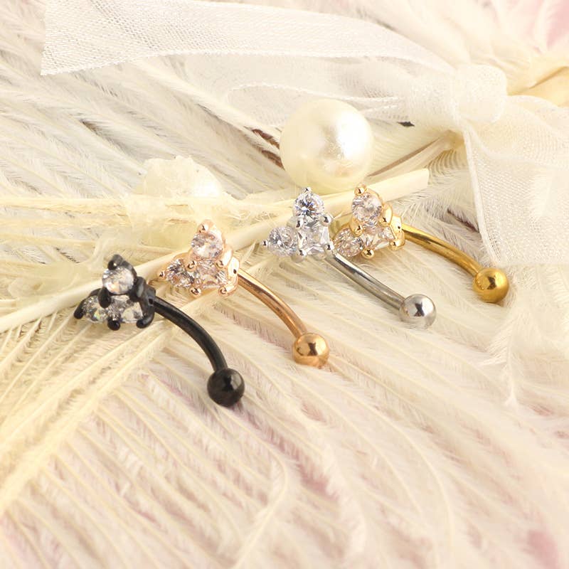 Gemscape UK – Großhandel Bauchnabel-Piercings – Bauchnabelpiercing in Herzform mit drei Kristallsteinen2