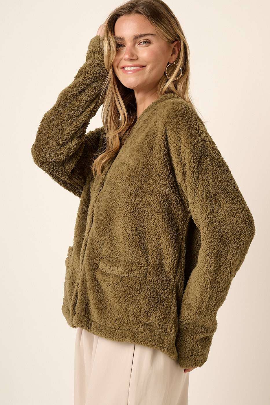 mittoshop – Großhandel Strickjacke – Damen – CARDIGAN AUS PELZ MIT KNOPFLEISTE6