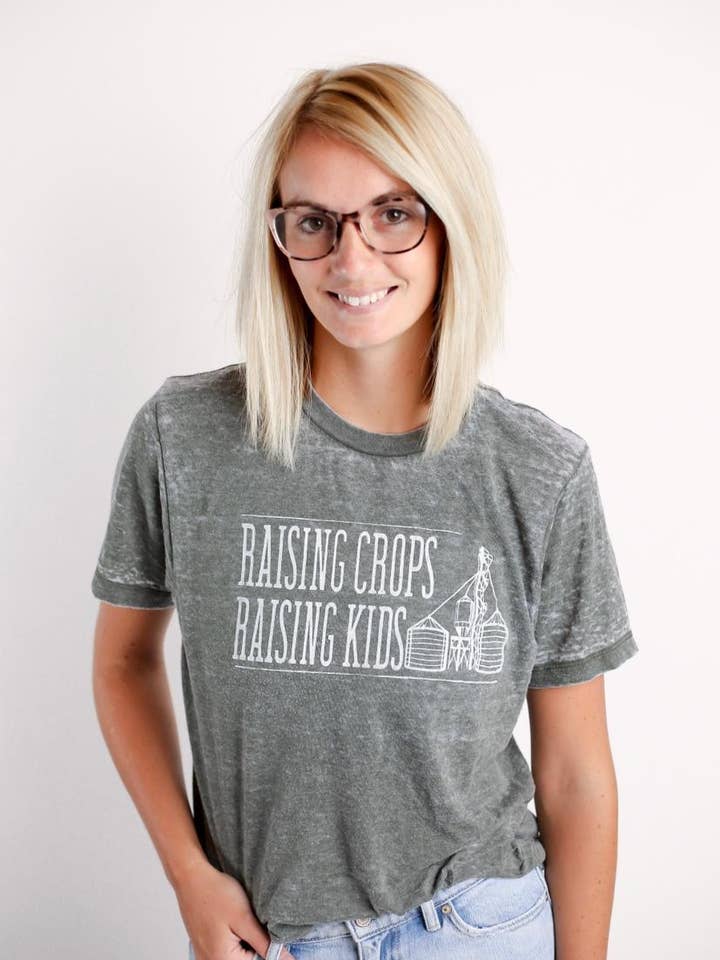 Western Herfst 'Gewassen Verbouwen, Kinderen Grootbrengen' Grafisch T-shirt voor wholesale door American Farm Company