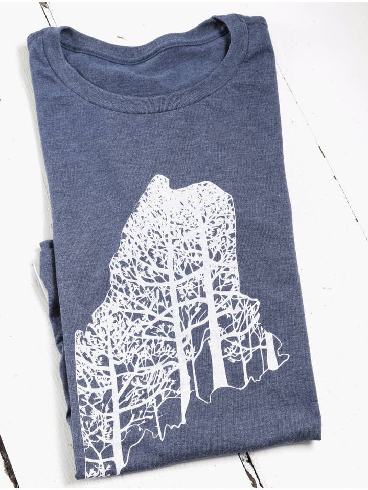 Hearth and Harrow – Großhandel T-Shirt mit Siebdruck – Damen – Damen Bio-Maine T-Shirt in Weiß auf Dunkelblau/Grau1