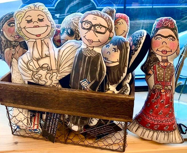 KAHRI - Venta al por mayor Muñeca - Niños - Muñeca Little Ruth inspirada en la jueza Ruth Bader Ginsburg4