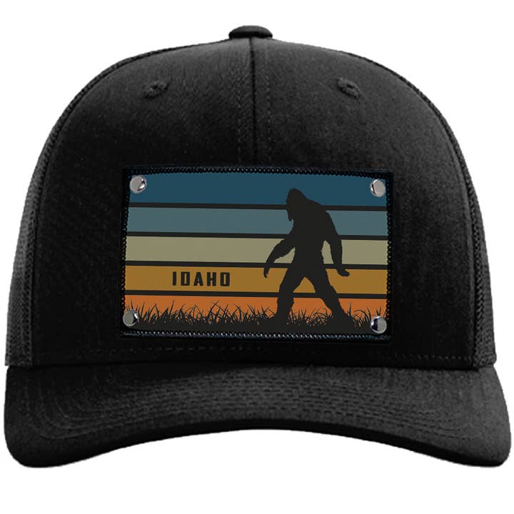 Idaho Bigfoot Sunset sur chapeau noir RCH112 pour la vente par Stryder Gear