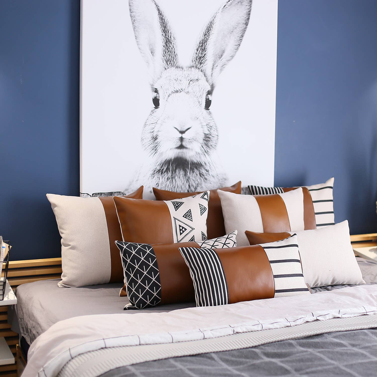 MIKE & Co.   NEW YORK - Vente Coussin décoratif - Lot de 2 coussins décoratifs en similicuir végétalien brun mélangé7