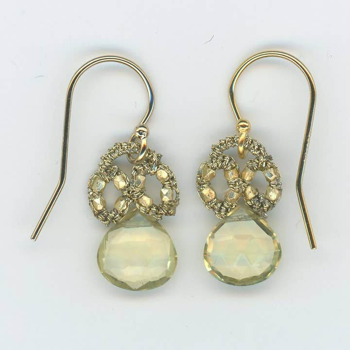 Boucles d'oreilles bébé en dentelle pour la vente par Danielle Welmond