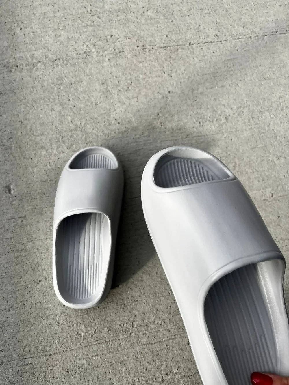 Femme Luxe – wholesale Slides – Women’s – Grey Rubber Ribbed Flatform Sliders - Nancy4