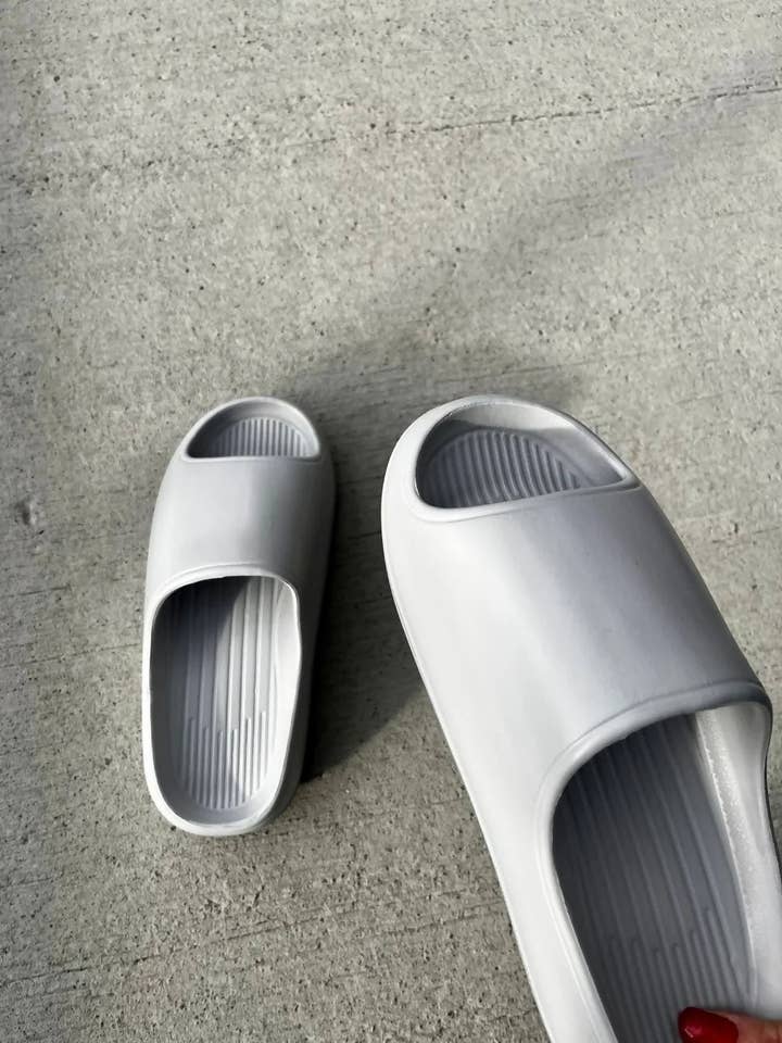 Femme Luxe – wholesale Slides – Women’s – Grey Rubber Ribbed Flatform Sliders - Nancy4