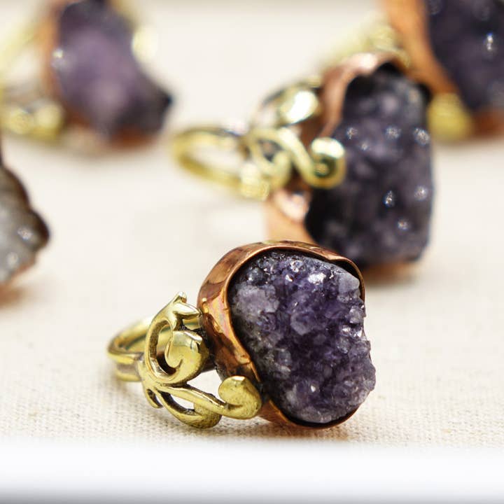Verna Artisan Works – Engroshandel Statementring – Rå ametyst krystal sten ringe