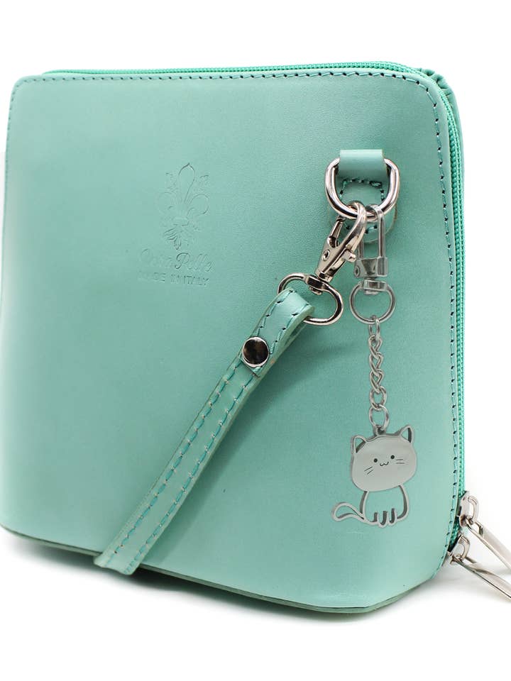 Sac à bandoulière en cuir italien avec breloque chat pour la vente par Ellas Trading