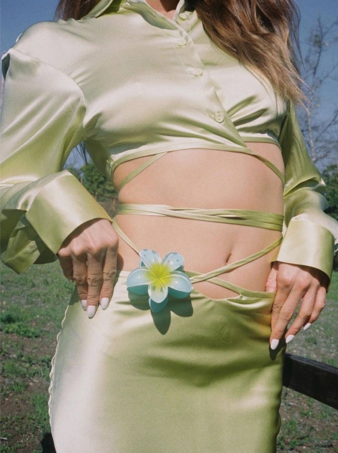 LadyJuneAccessories – Engroshandel Hårspænde - Dame – Blomst hårklemme med ombré strandklo – hårtilbehør og gaver11