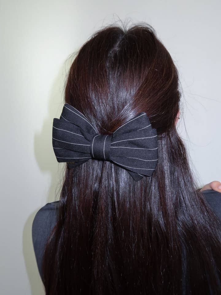 The Pinstripe Bow voor wholesale door Arc + Bow