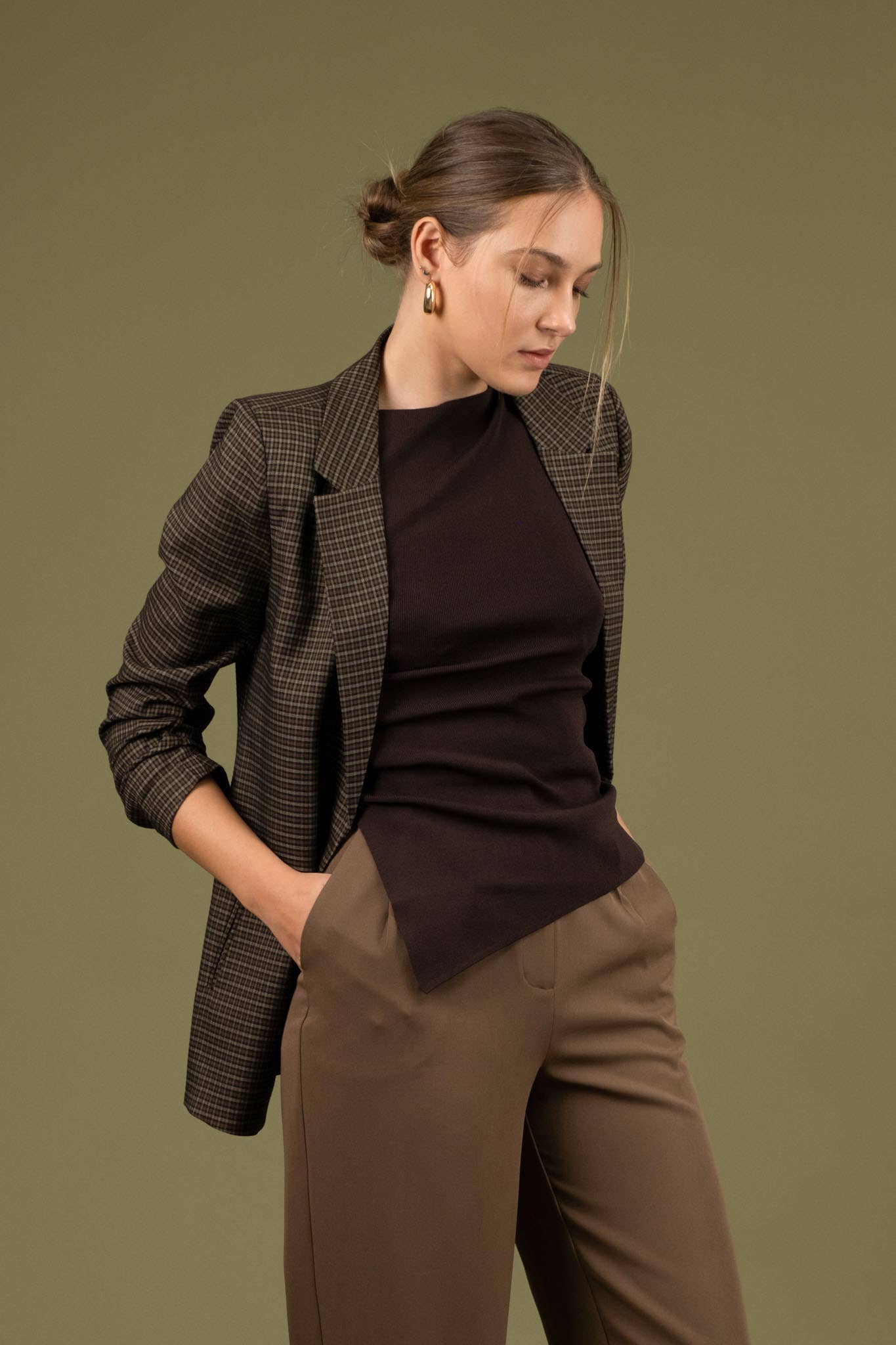 The Workshop Studio – wholesale Blazer - Dam – Rutig blazer med krage och 3/4 ärm med rynkdetalj4