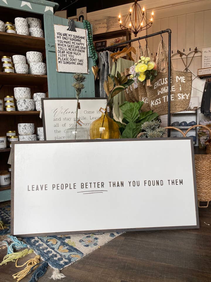 Laat mensen beter achter dan je ze hebt gevonden Houten bord voor wholesale door The Shed Interiors