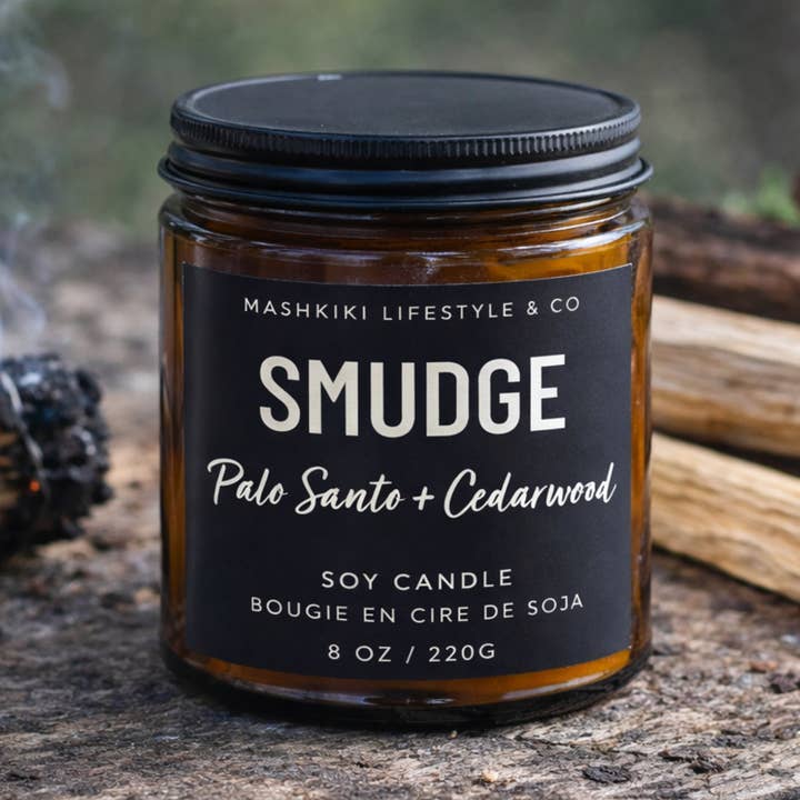 Smudge | Palo Santo + Bois de Cèdre - Bougie en Verre Ambré à la Cire de Soja pour la vente par Mashkiki Lifestyle & Co.