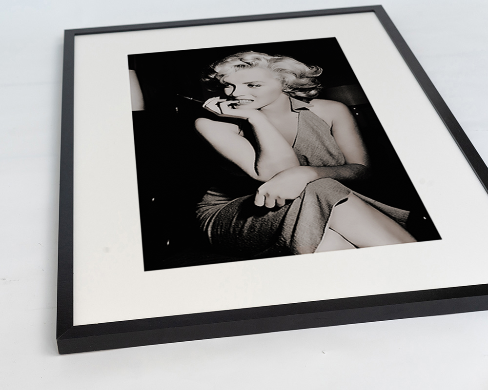Nero Stampa artistica con immagine di Marilyn Monroe incorniciata in vendita all'ingrosso su Faire13