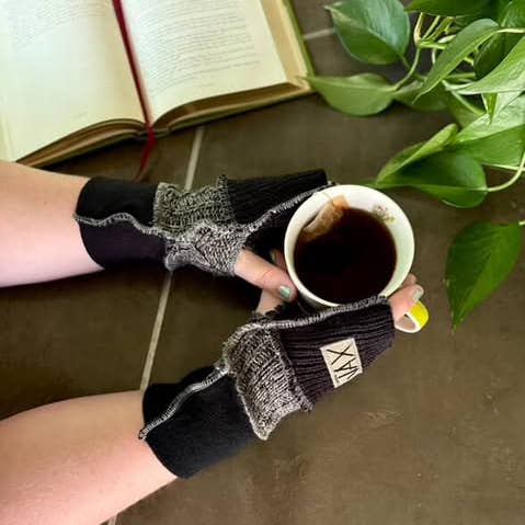 Jax Upcycled – wholesale Gloves – Unisex – Upcycled Unisex Fingerless Gloves Black and Grey2