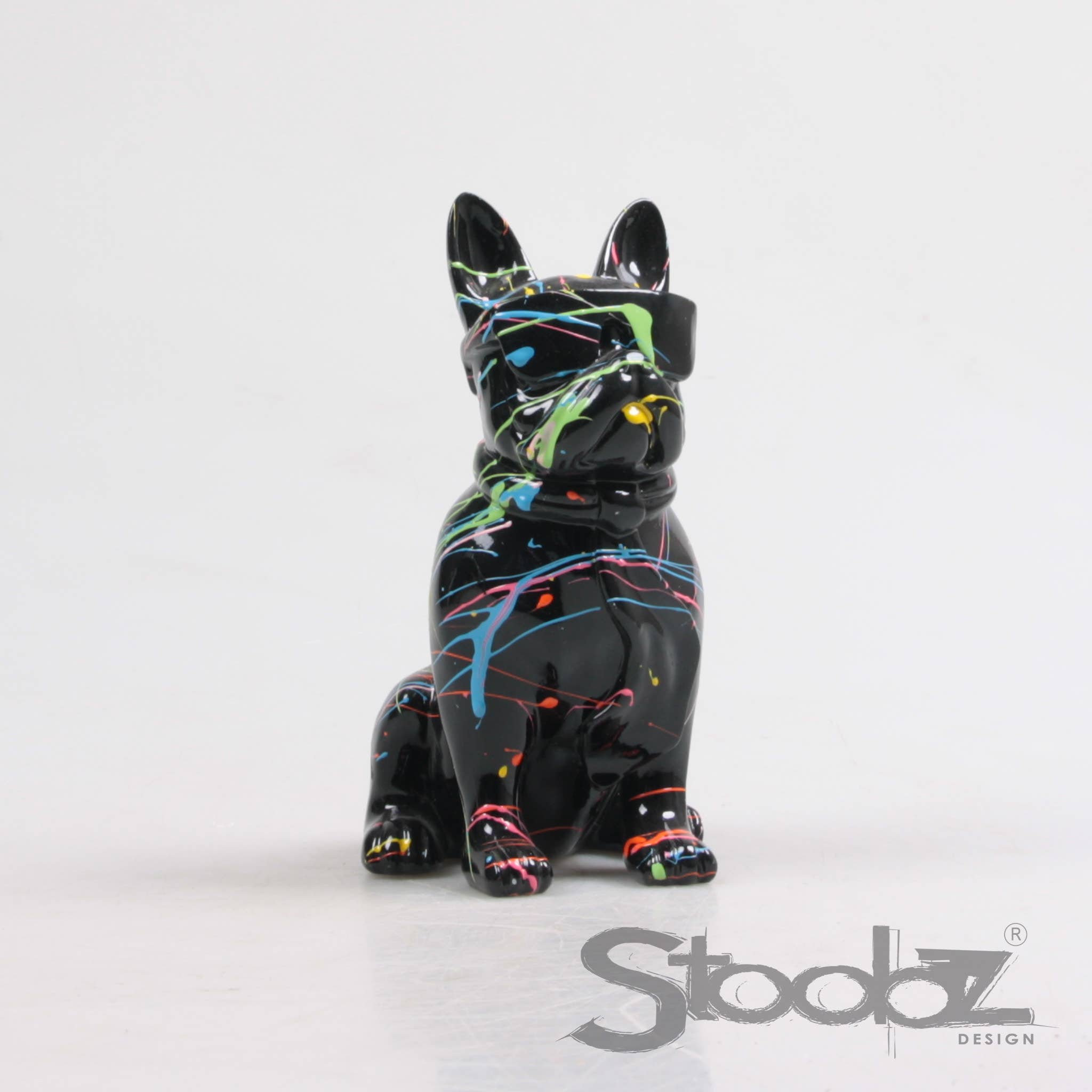 Imhof & Stevens BV - Wholesale Decorative Figurine - DOG W/GLASSES 4 PCS B/W/B/Y SPRAY 18 CM STOOBZ DESIGN3