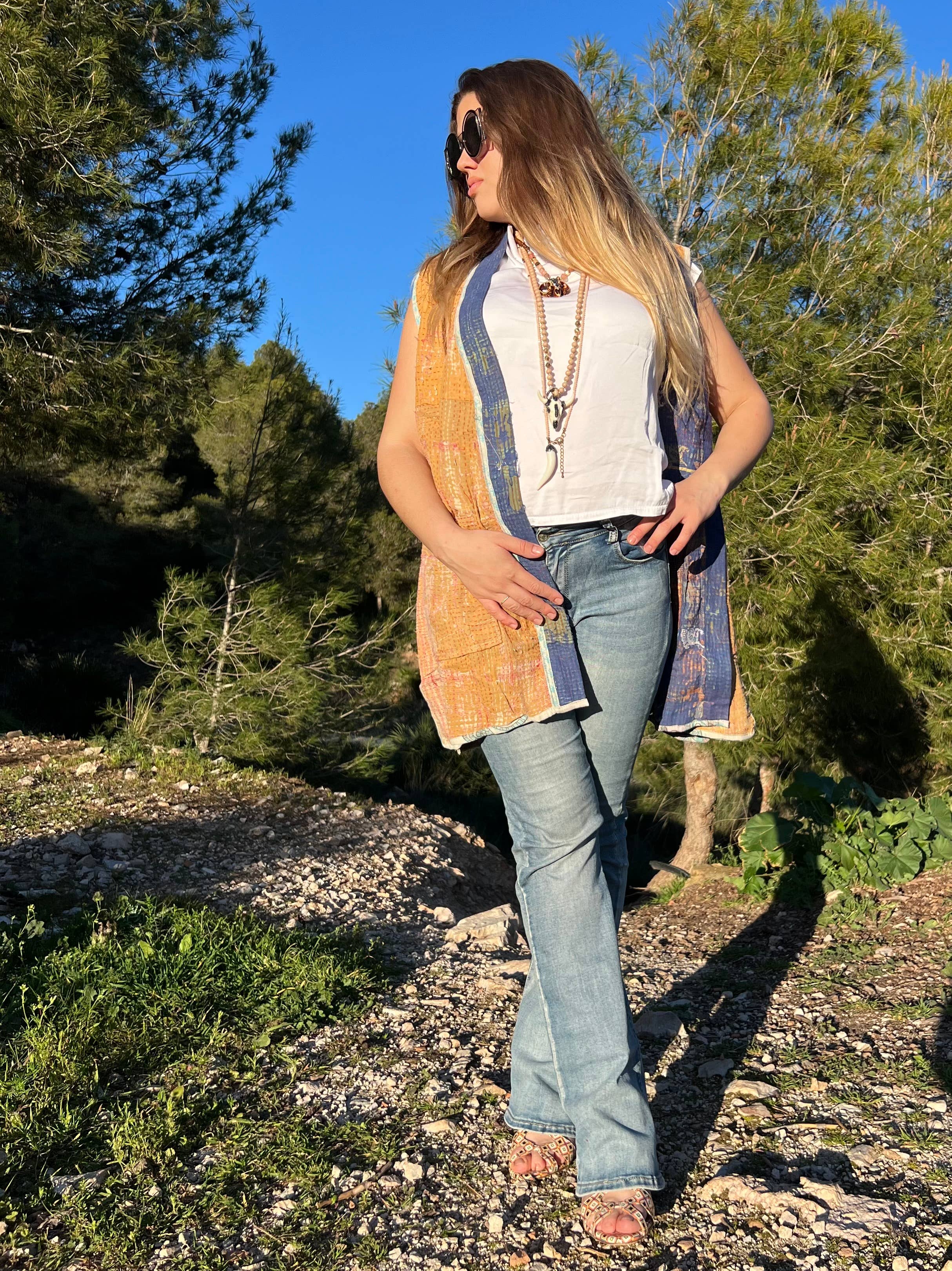 Kinomy – Engroshandel Vest - Dame – Lang vendbar vest i tie-dye bomuld2