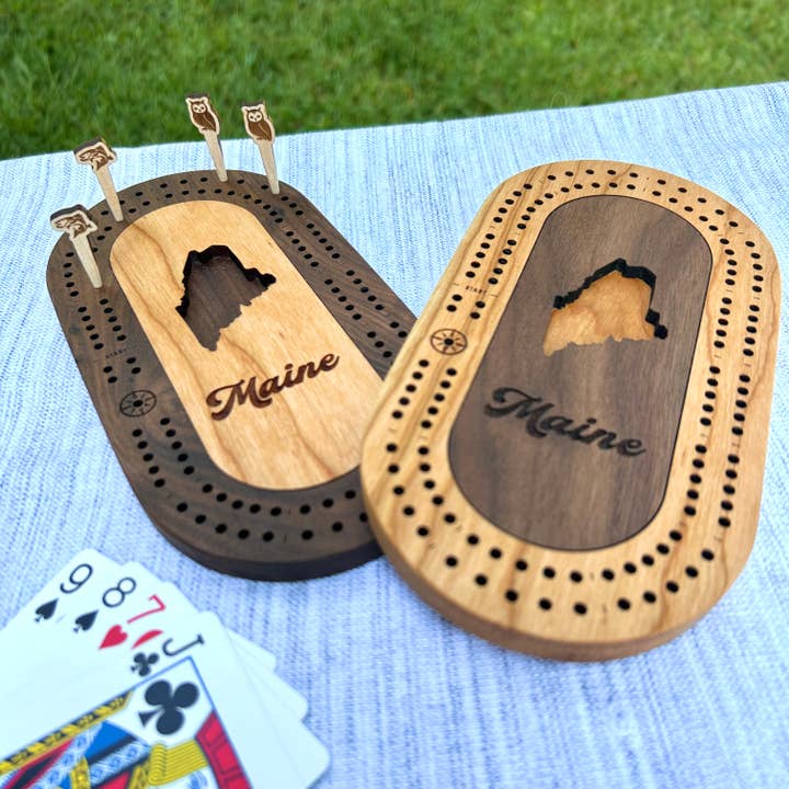Cast & Carve - Wholesale Board Game - US States Mini Travel Cribbage Board Set with Custom Pegs