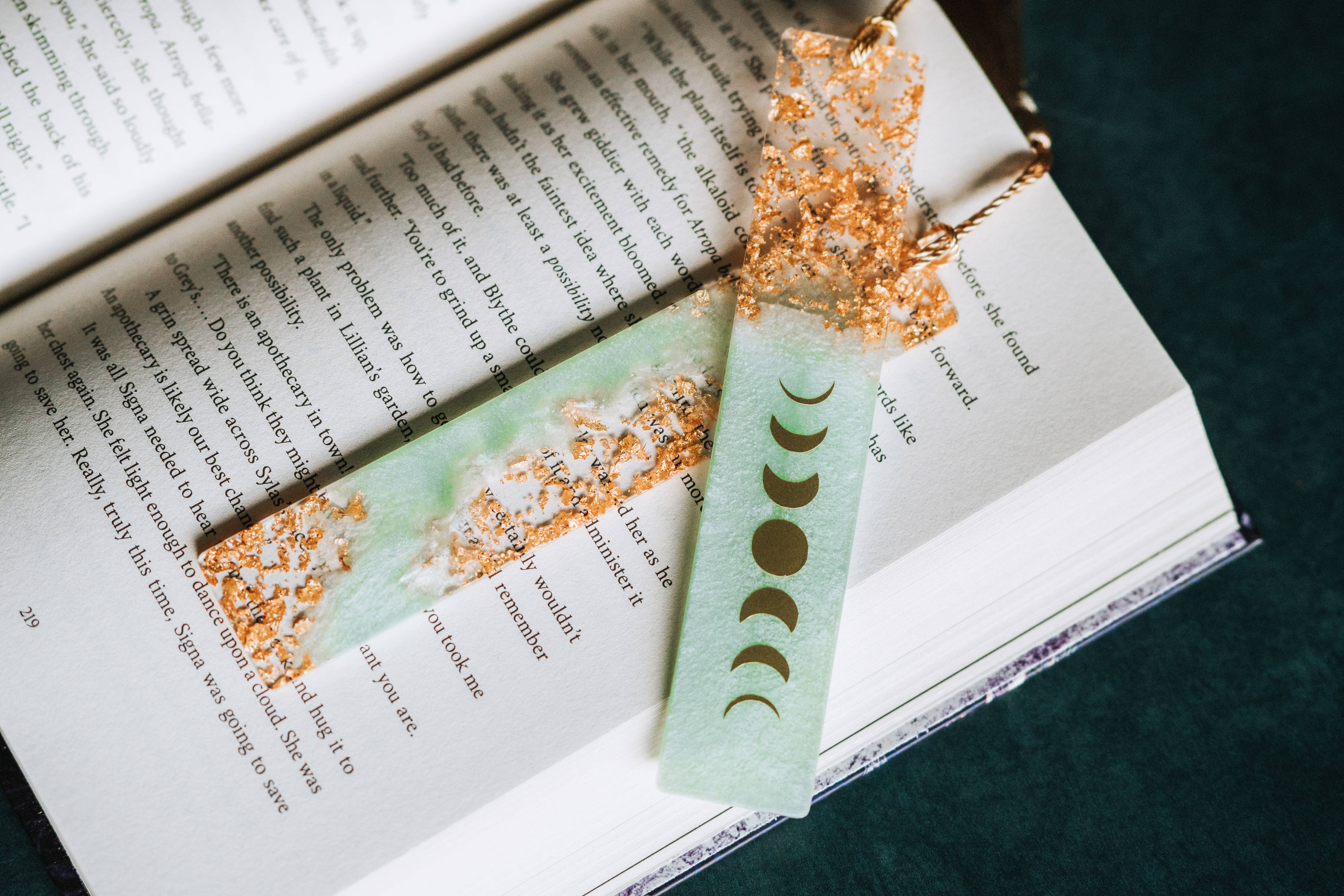 Dège Creative – Engroshandel Bogmærke – Sagegrøn Månefaser & Geode Bogmærke4