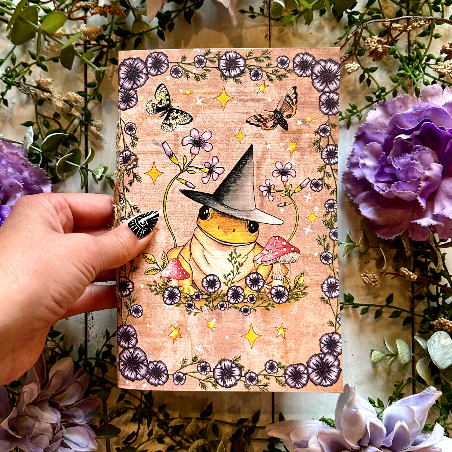 NOMAD Moon Magic - Vendita all'ingrosso Diari/agende - Diario estetico vintage fatto a mano, rana strega e fungo1