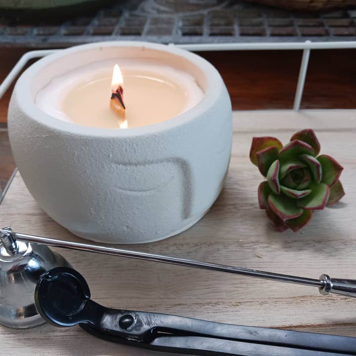 Bougie en cire de soja, récipient en ciment, mèche en bois, gris naturel pour la vente par Casa de Iris Crafts