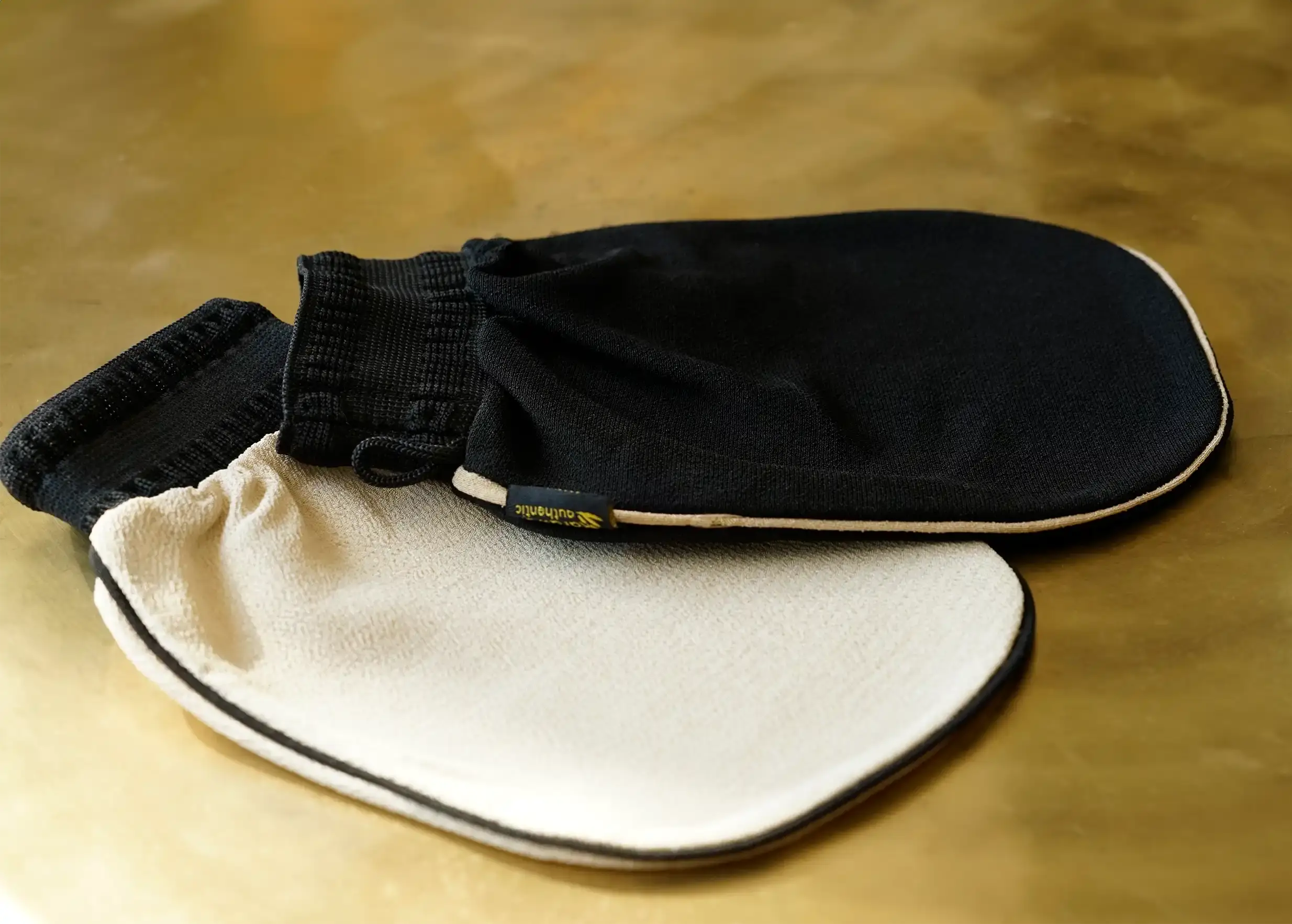 Karawan Authentic - Wholesale Exfoliating Gloves/Mitts - KESSA SCRUB GLOVE - MEDIUM GRAIN - BODY1