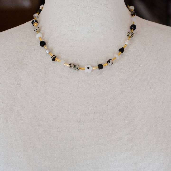 Jill Makes – Colar com missangas/pérolas por atacado – Colar com Fio com Fio Preto e Branco7