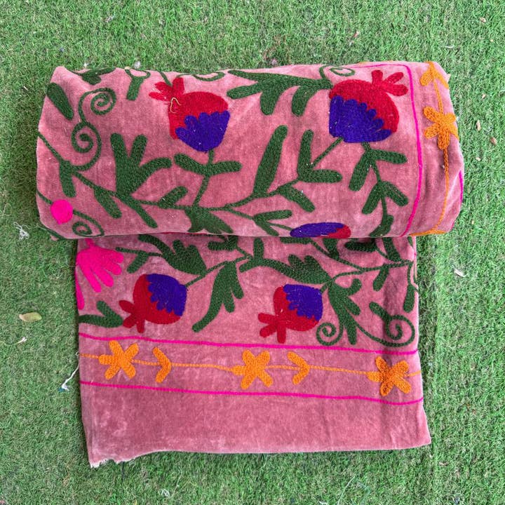 GYPSY STUDIO - Wholesale Throw Blanket - Velvet Throw Floral Embroidery Work Blanket Suzani Bedspread6