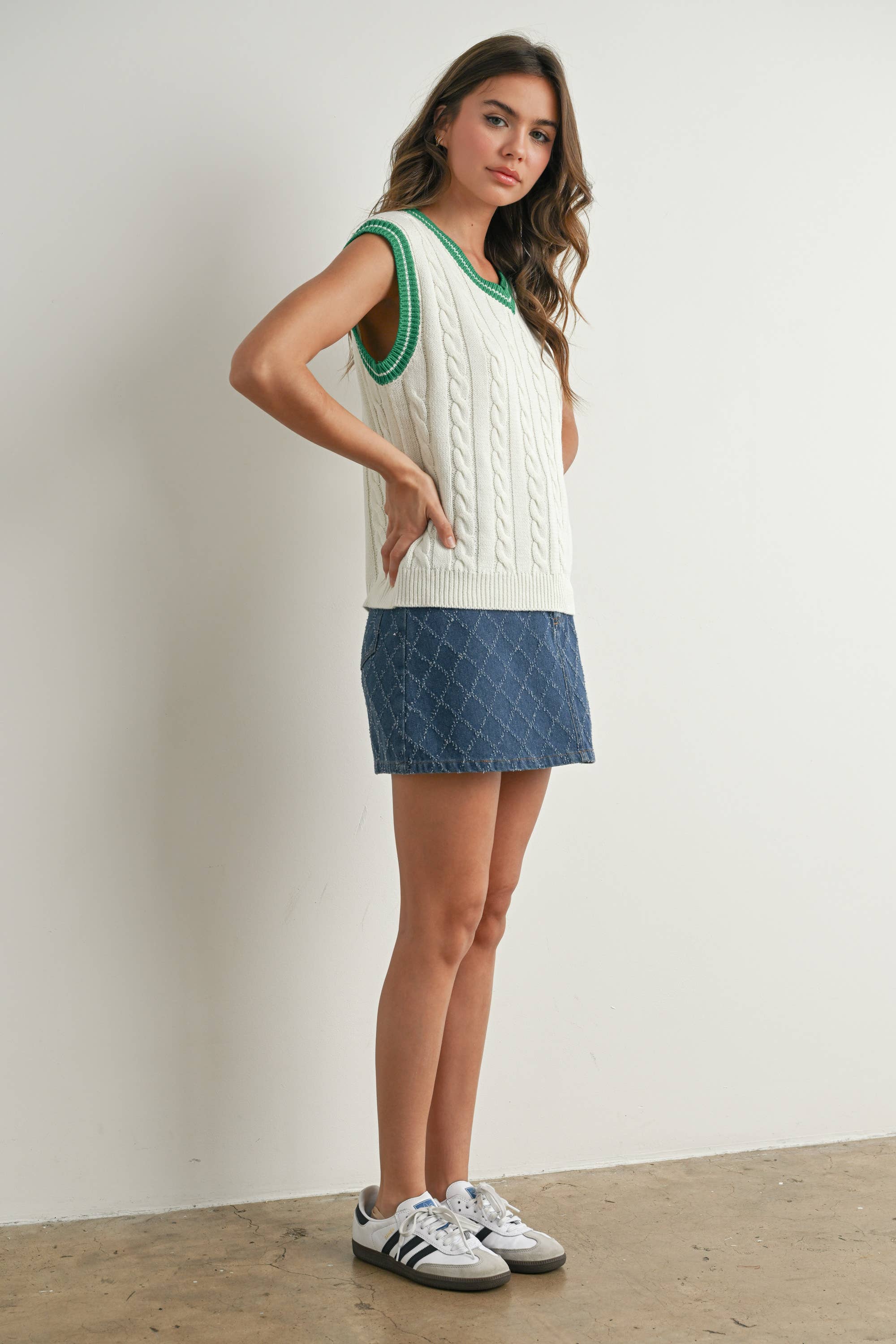 BUTTERMELON - Wholesale Sweater Vest - Women's - Knitted Sweater Vest - BMW7708 1