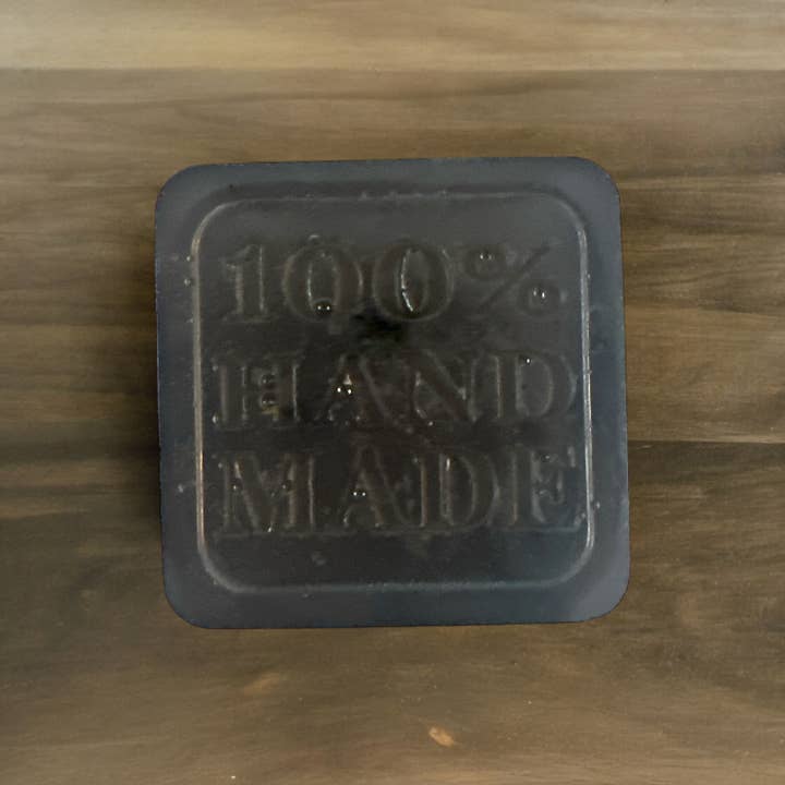 Well Fed Wolf L.L.C. - Wholesale Zeepblok - Bosbessentijmhennepzaadolie, indigo-poederzeep 2,5 oz 2