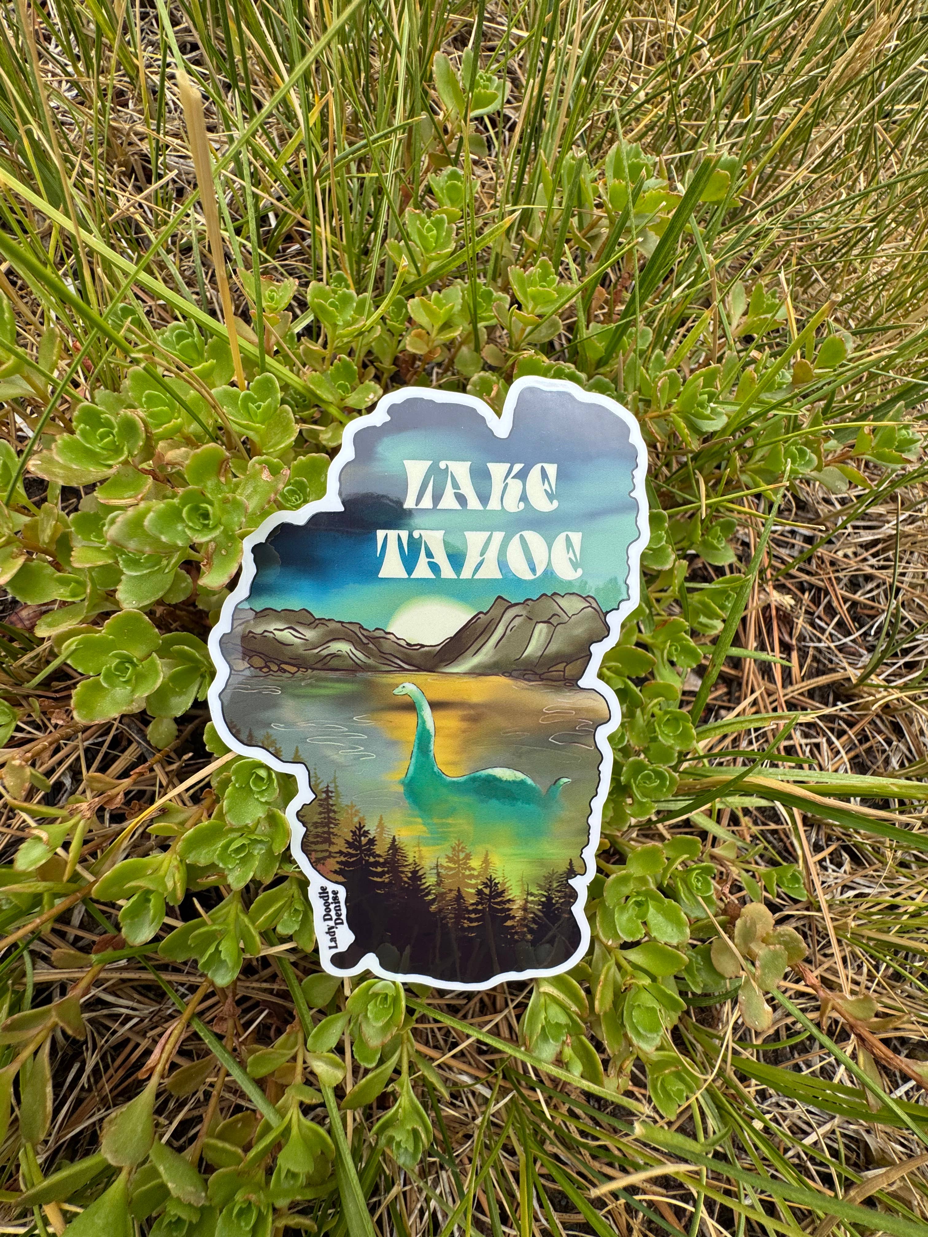 Lady Doodle Denise – wholesale Klistermärke – Lake Tahoe-klistermärke, Loch Ness-odjuret, Nessie-klistermärke1