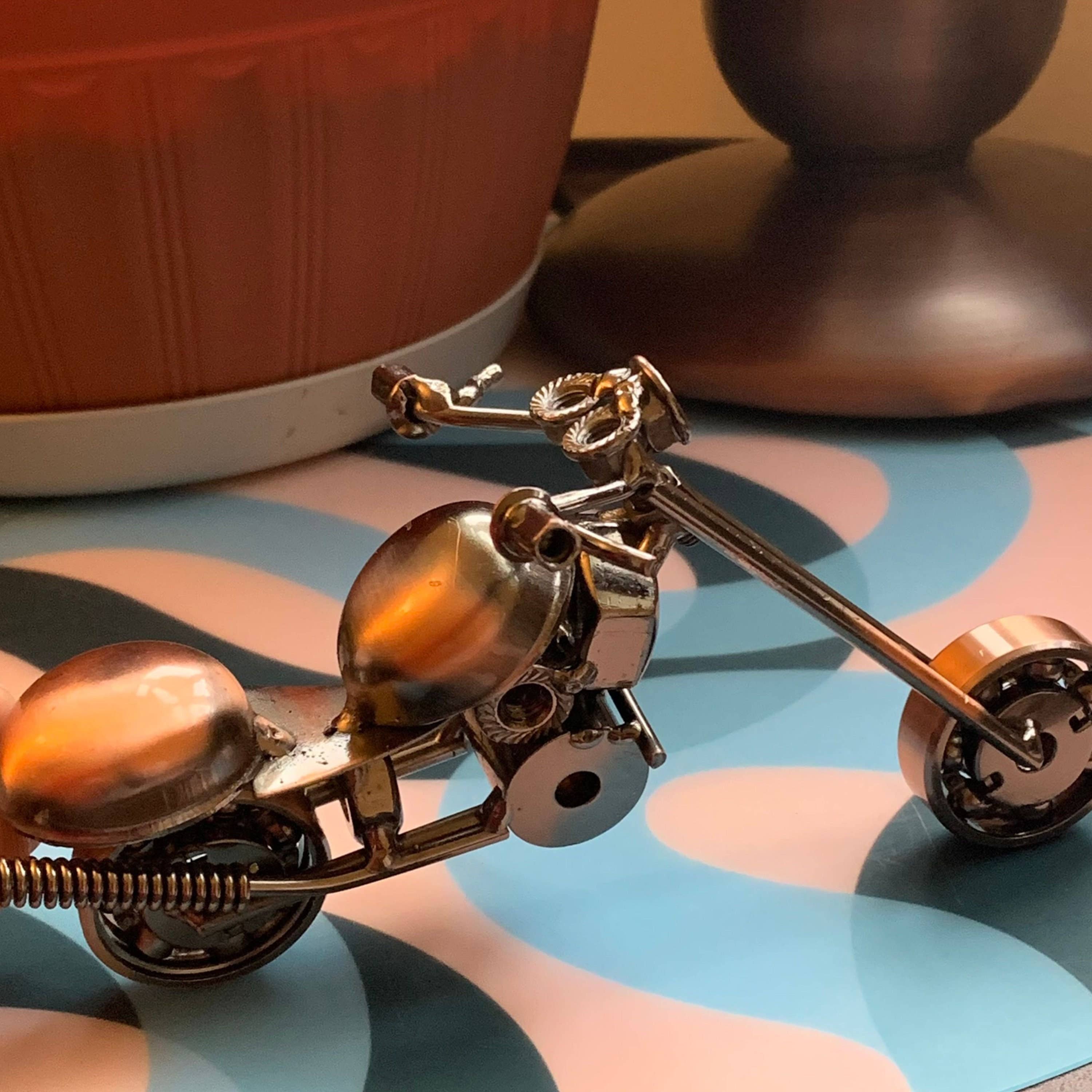 Magnifique Hearts - Wholesale Decorative Figurine - Upcycled Handmade Vintage Motorcycle Model, Retro Motor2