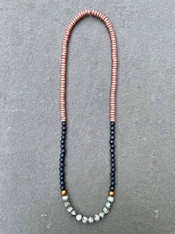 Collana in legno e pietra antracite con diaspro di sesamo per la vendita all'ingrosso da parte di Seyyah