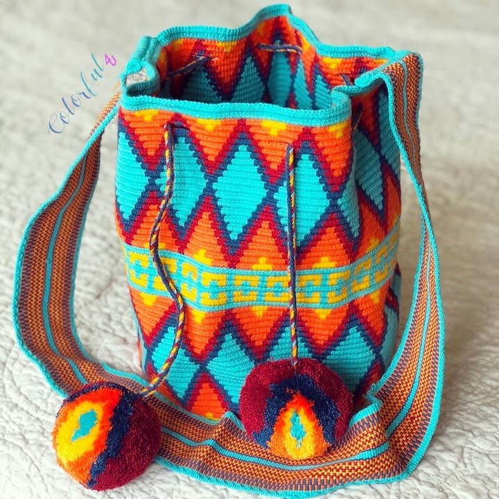 Sac décontracté en crochet Desert Sunset pour l'automne | Pompoms pour la vente par Colorful 4U