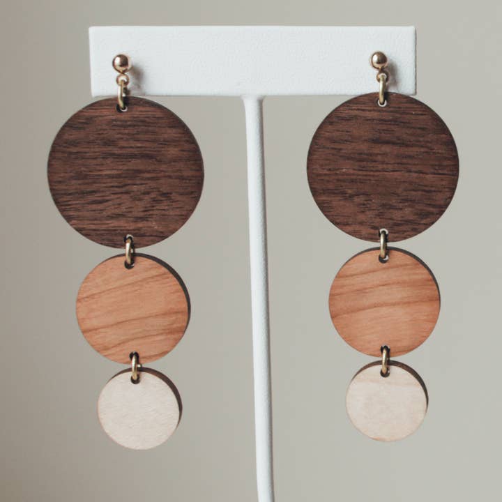 Orecchini pendenti Ellipsis per la vendita all'ingrosso da parte di Elise Design Company