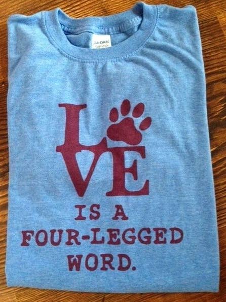 Kärlek är en fyrbenta ord-djur - Artist Choice för wholesale av Taproot Tees