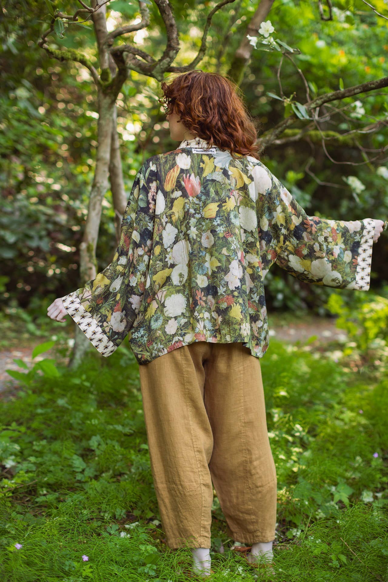 Market of Stars (USA) - Wholesale Kimono - Women's - I Dream In Flowers Pixie Duster Cropped Kimono w/ Bees5