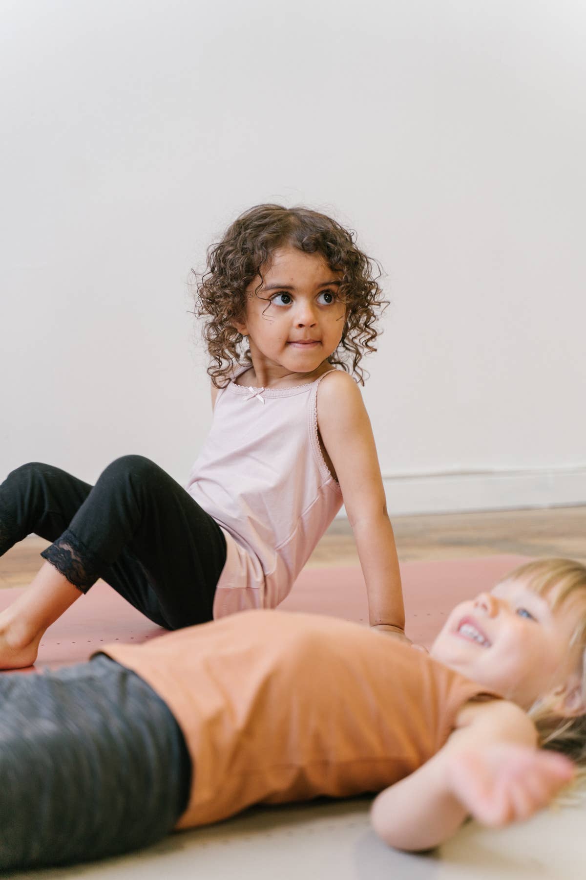 YUMAN - Wholesale Yoga Mat - Yuman Yoga Mat Origin Child 4mm Gold, Clay + Giftpack4