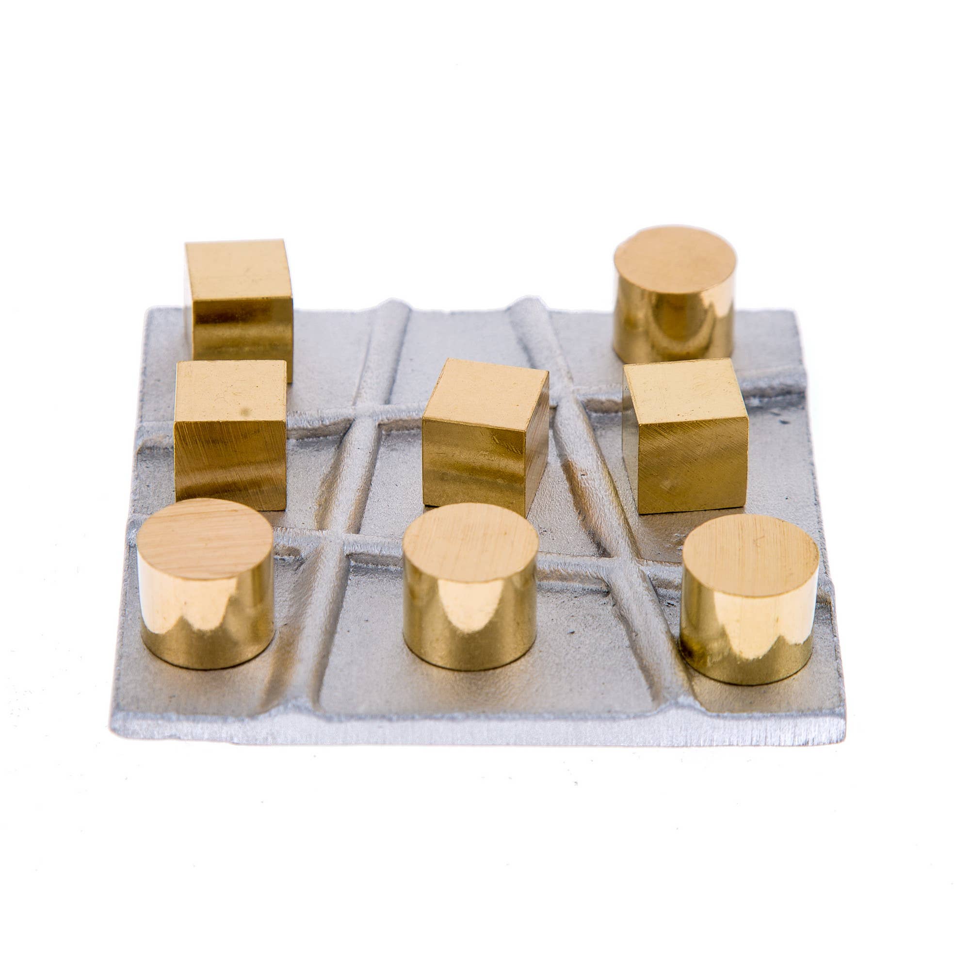 ARTIA LTD - Wholesale Bordspel - Metalen tic tac toe spel met bronzen kubussen en cilinders, decoratie1