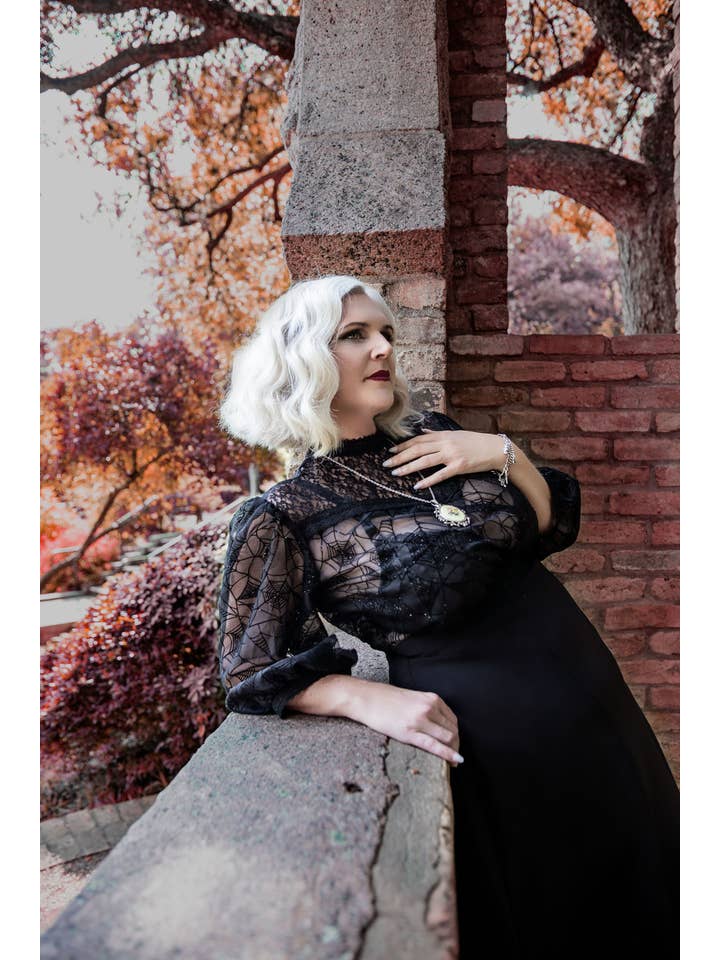Ains&Elke StyleHaus – wholesale Blouse – Women’s – Mourning Blouse in Black Web