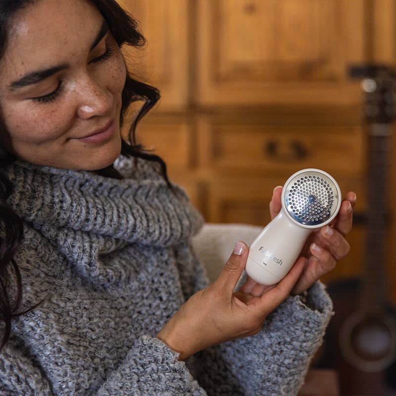 FashionIt - Wholesale Lint Roller - FabFresh Rechargeable Portable Lint Remover + Fabric Shaver1