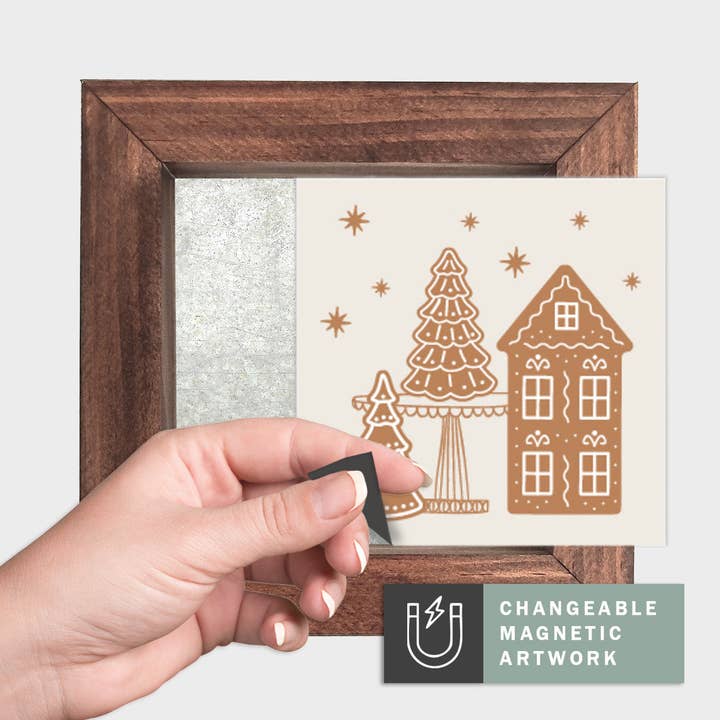 Inserto Decorativo Magnético de Temporada para Letrero Intercambiable (Mini): Casa de Jengibre y Árboles | Navidad / Invierno | Letrero Magnético en Blanco se Vende por Separado para venta al por mayor de Simpler Seasons Decor
