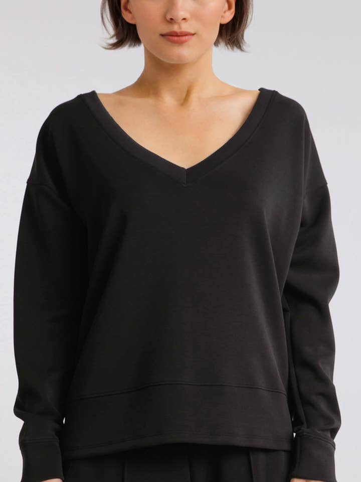 Sleek V Longsleeves for wholesale by Nux Active