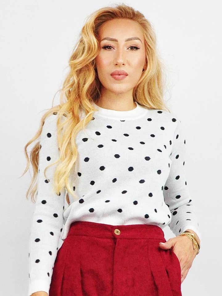 Pull blanc à pois pour la vente par Kalimera Clothing Athens