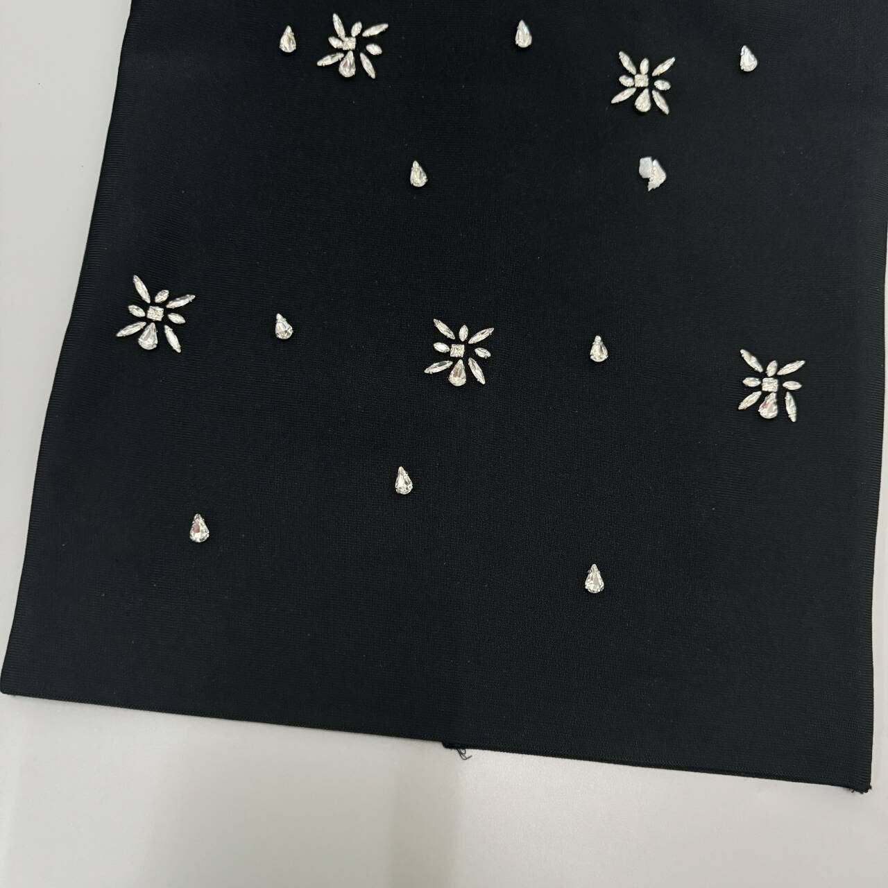 Productseeker – Vestido comprido - Mulher por atacado – DR829 Vestido de Outono com Ombros Descobertos e Laço de Strass13