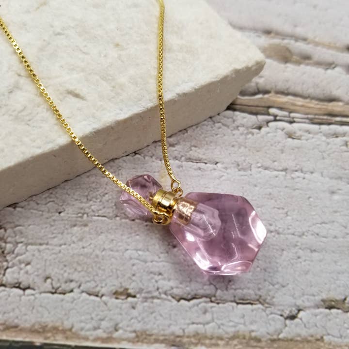 Treasure Wholesale - Wholesale Pendant/Charm Necklace - Crystal Perfume Bottle Essential Oil Pendant Necklace