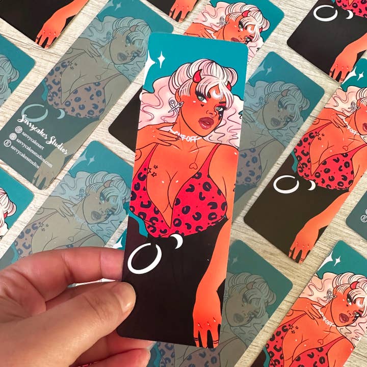 Segnalibro Pin-Up Ragazza Diavolo Tagliato – 15,24 cm x 5,08 cm per la vendita all'ingrosso da parte di Rainbow Coven Designs